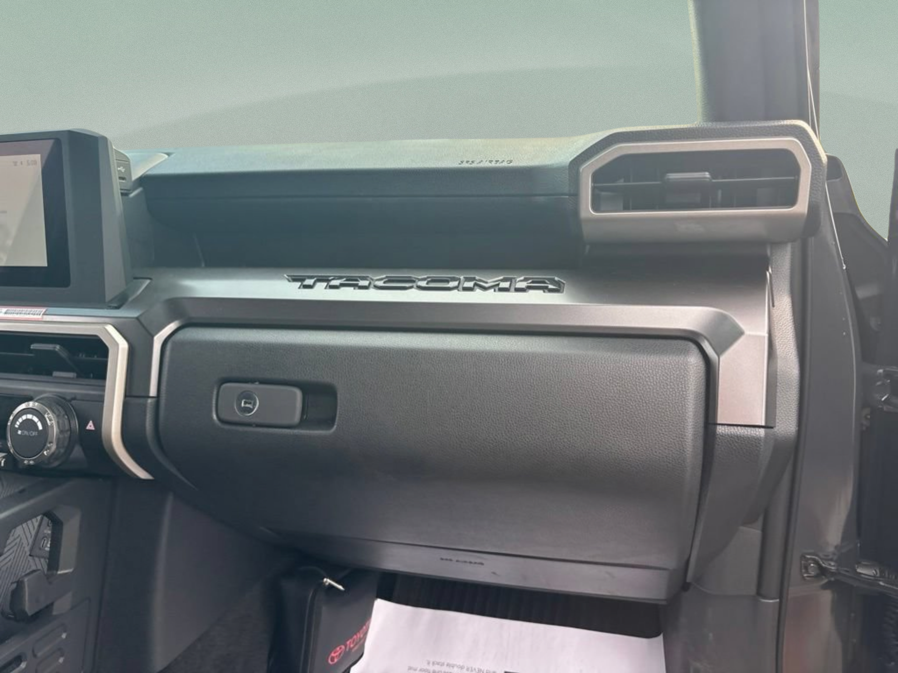 Certified 2025 Toyota Tacoma SR5 AWD/4WD image 24
