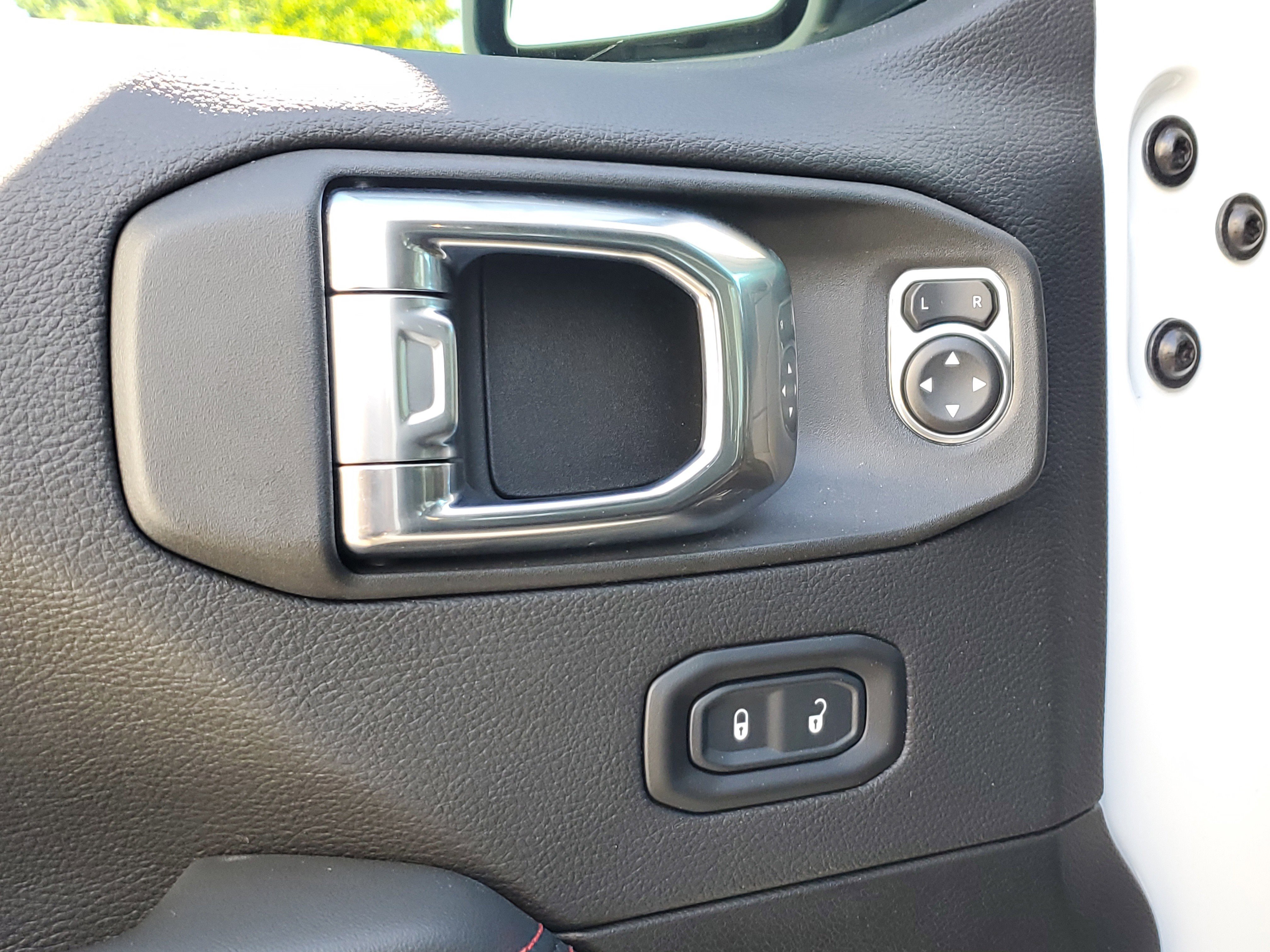 Used 2025 Jeep Wrangler Unlimited Rubicon w/ Safety Group image 22