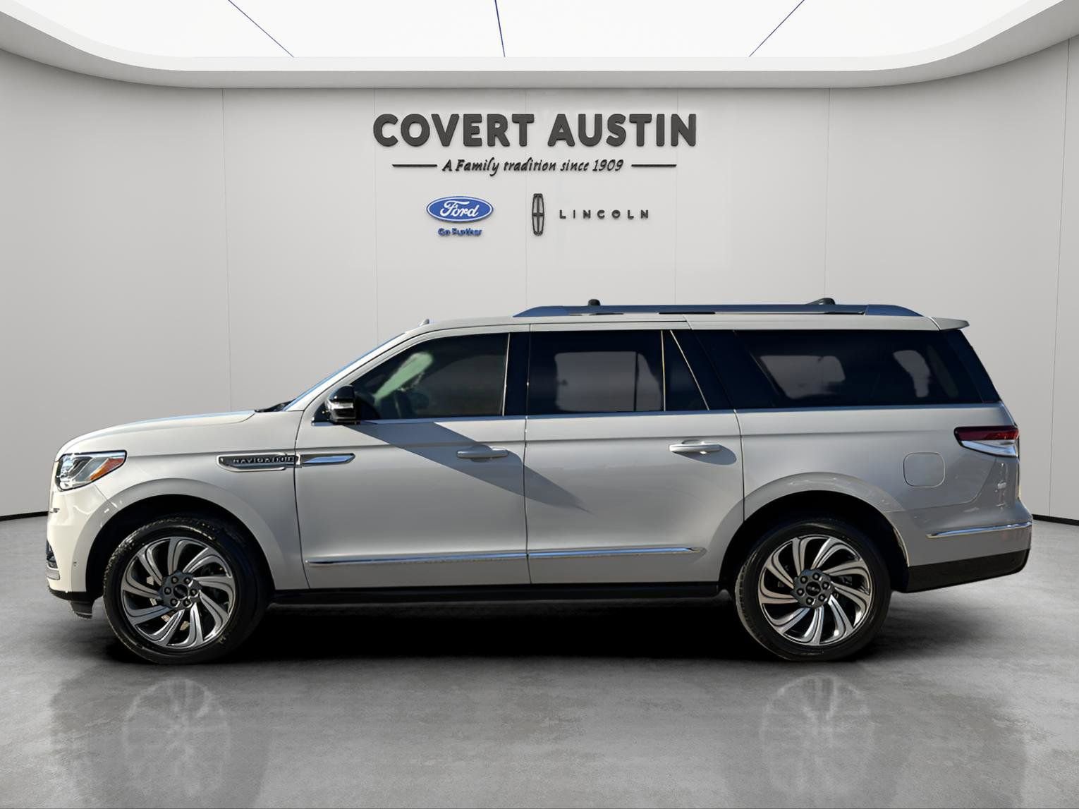 Used 2023 Lincoln Navigator L Reserve image 2