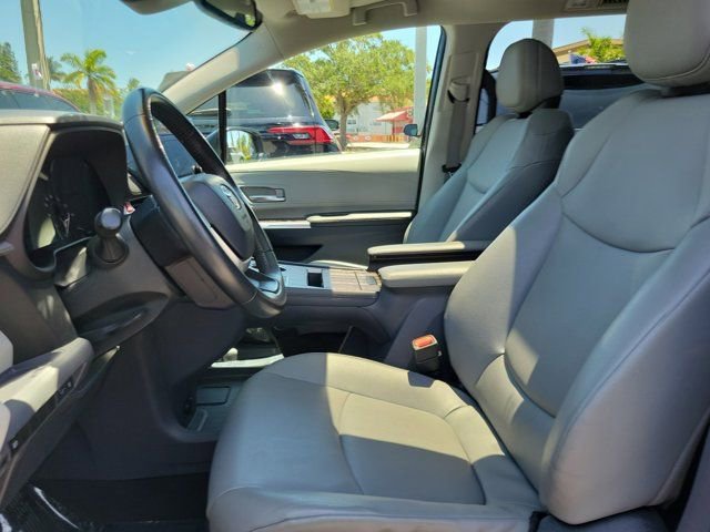 Used 2024 Toyota Sienna XLE FWD image 16