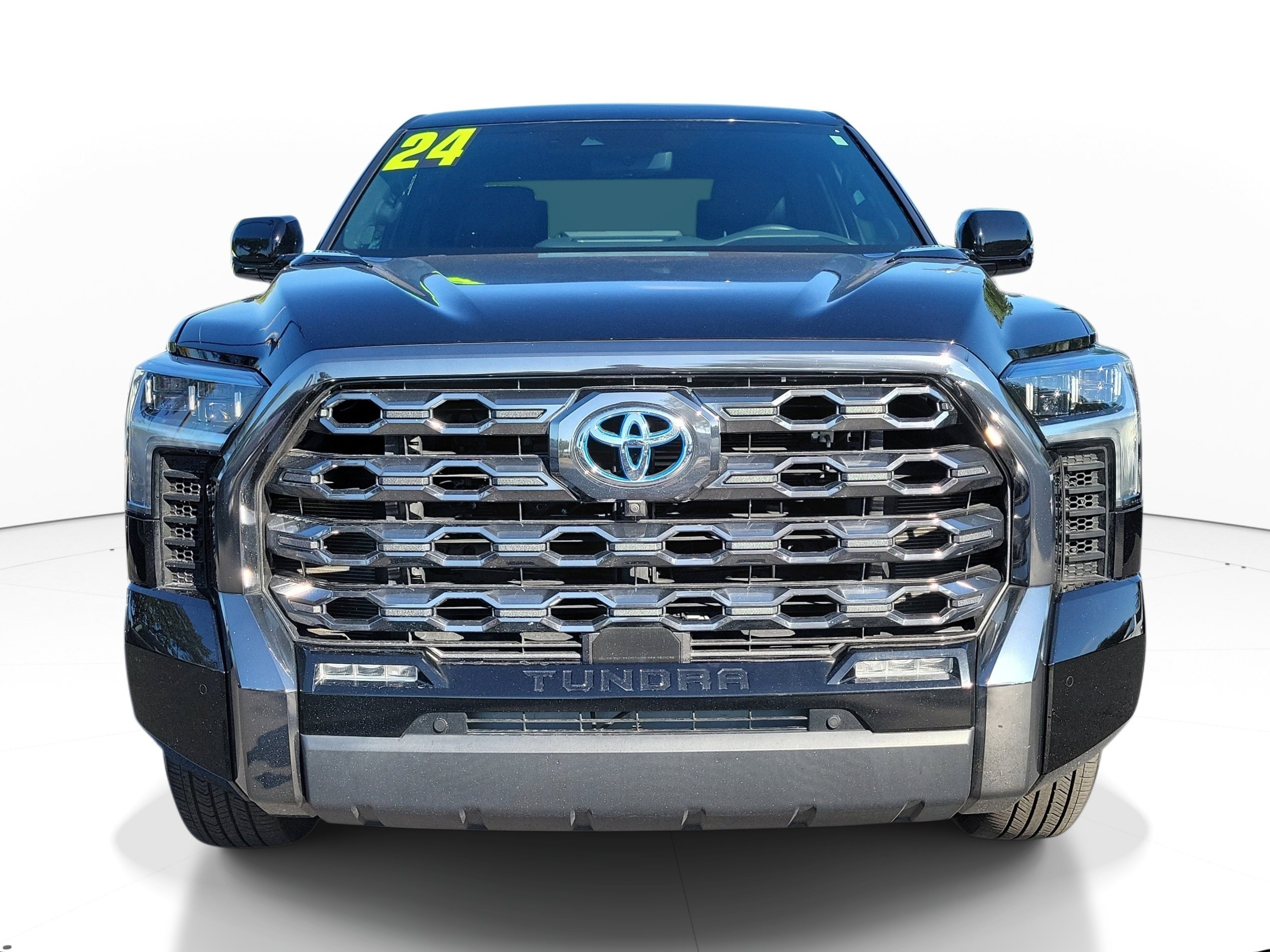 Used 2024 Toyota Tundra Platinum AWD/4WD image 2