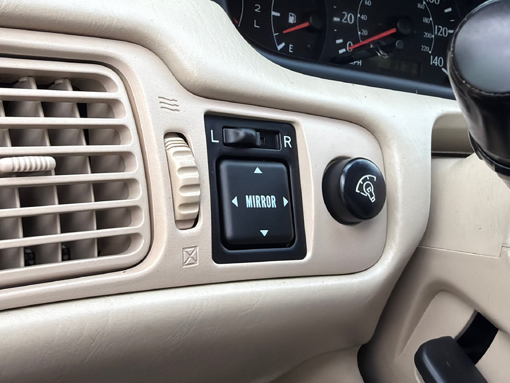 Used 1999 Toyota Solara SLE w/ Sport Pkg FWD image 29