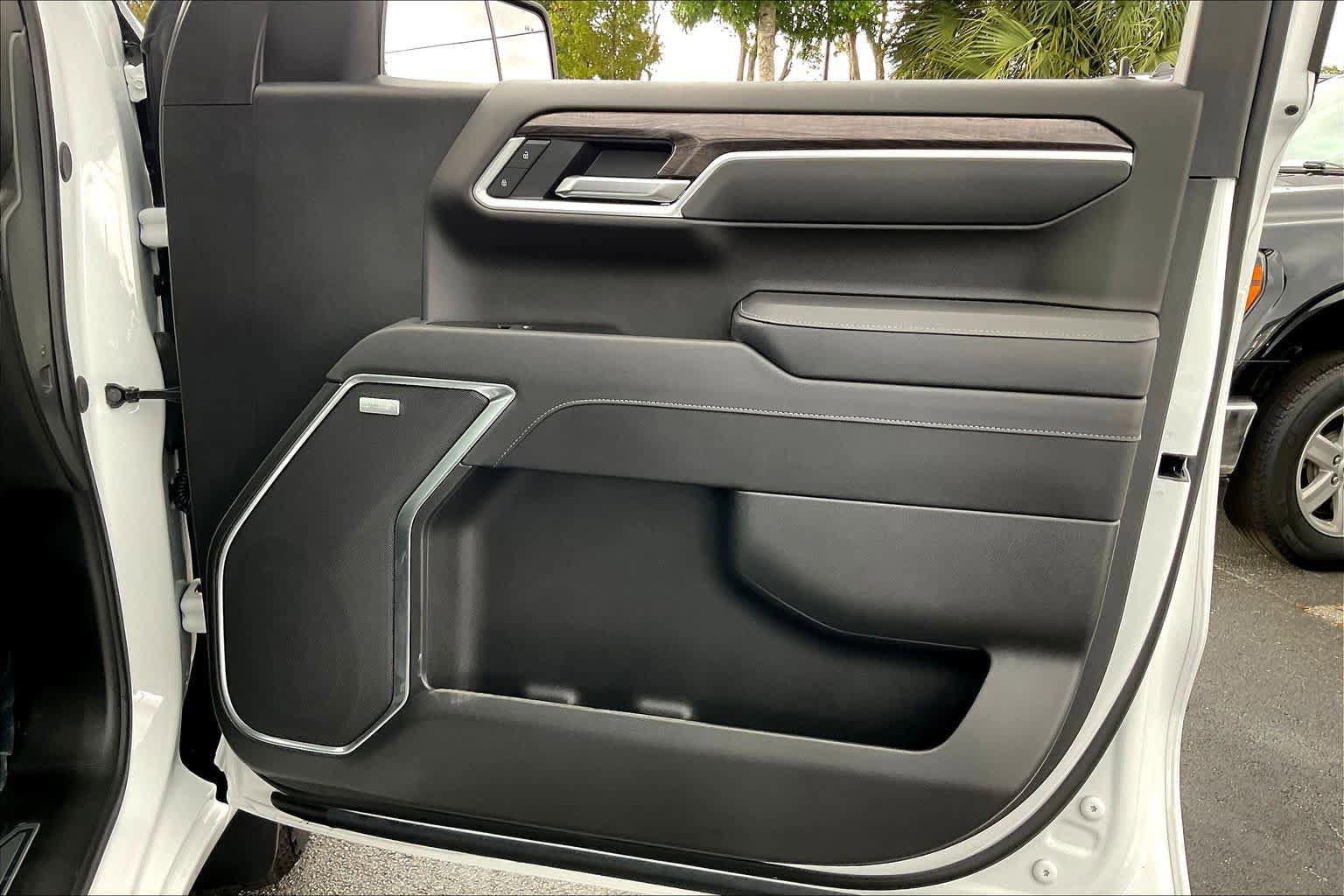 Certified 2025 Chevrolet Silverado 1500 LTZ AWD/4WD image 23