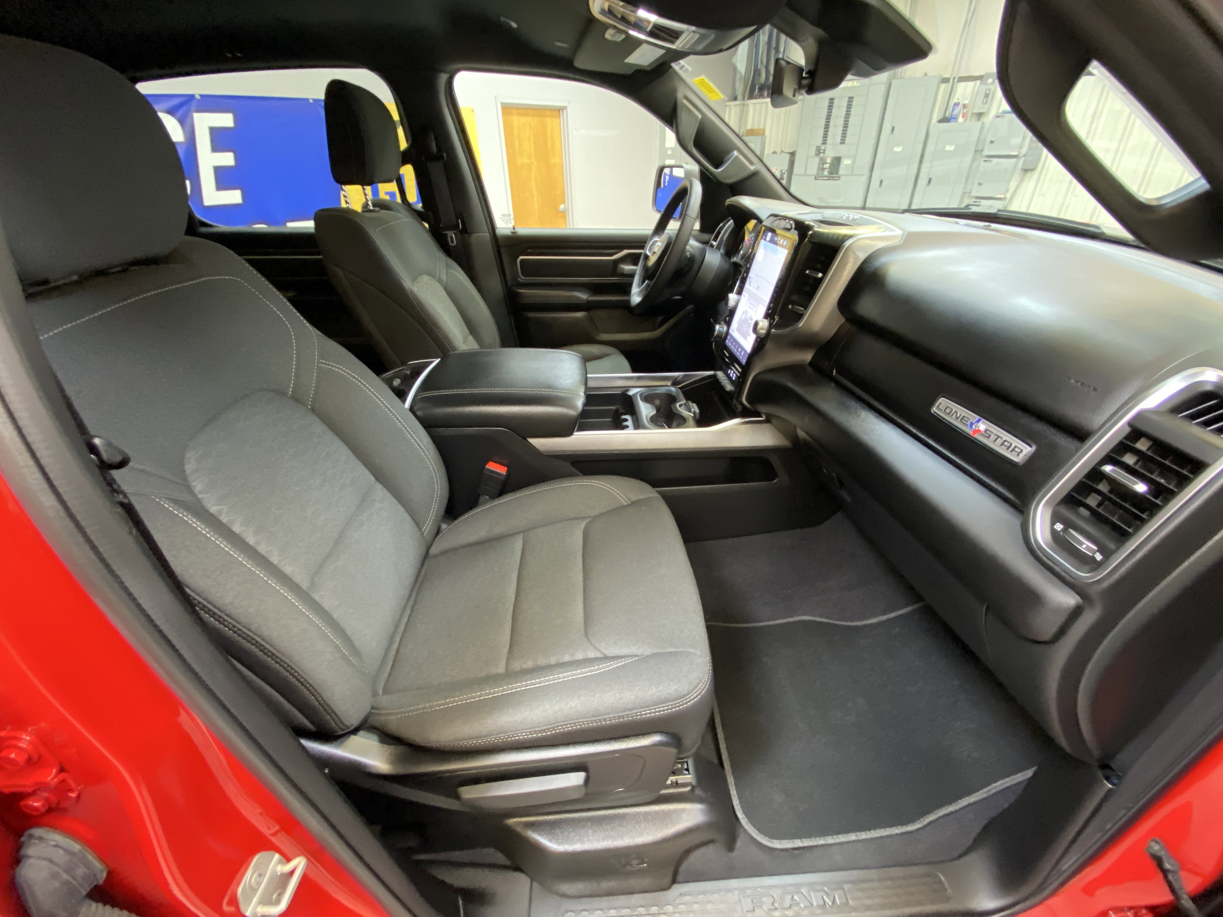 Used 2025 RAM 1500 Lone Star image 28