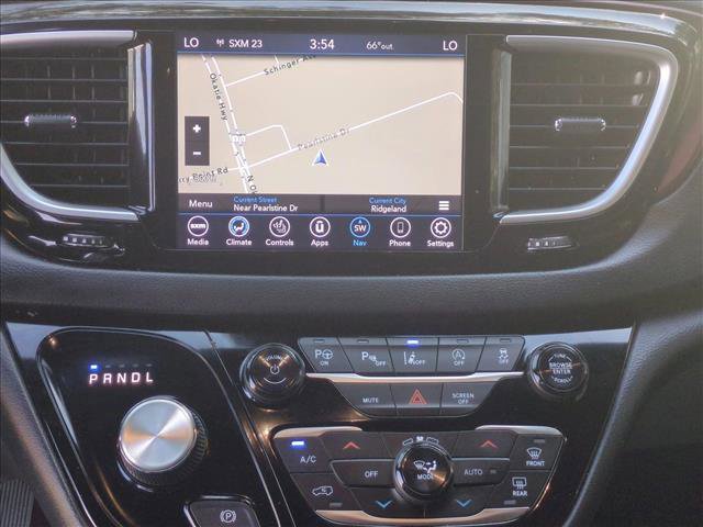 Used 2020 Chrysler Pacifica Touring-L image 15