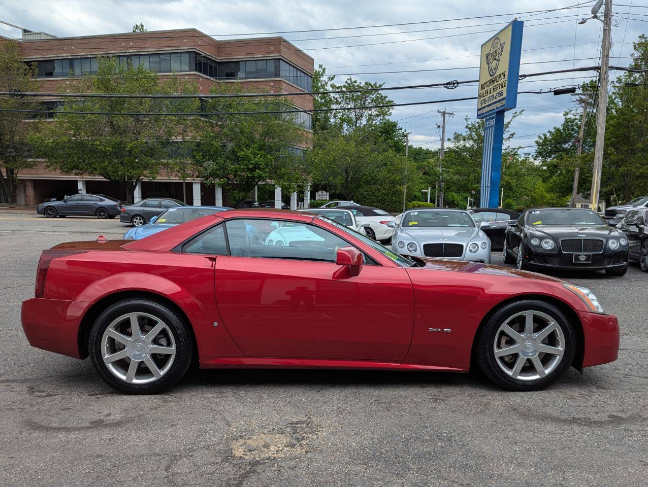 Used 2004 Cadillac XLR RWD image 6