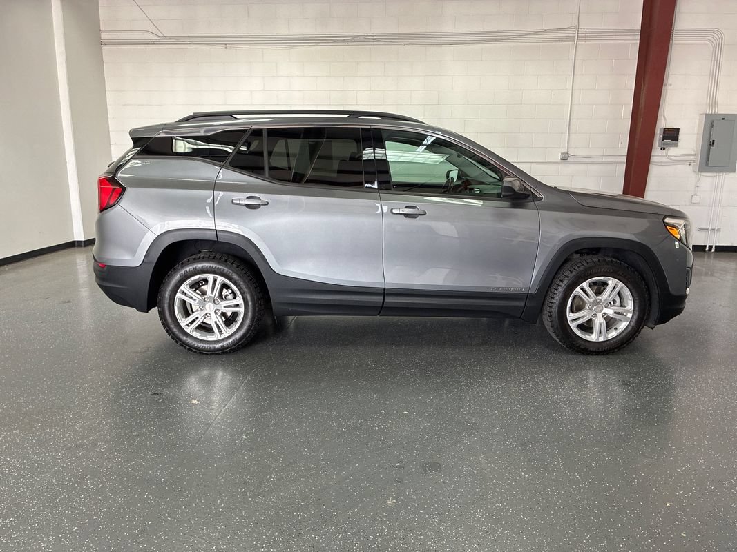 Used 2020 GMC Terrain SLE w/ Driver Convenience Package AWD/4WD image 3