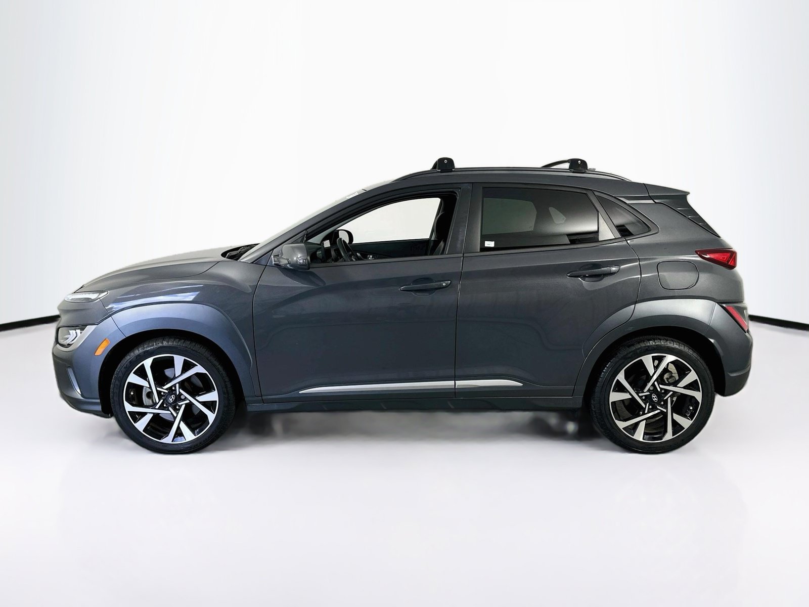 Used 2023 Hyundai Kona Limited FWD image 8