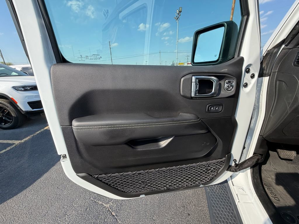 Used 2023 Jeep Wrangler Unlimited Sahara w/ Cold Weather Group image 9
