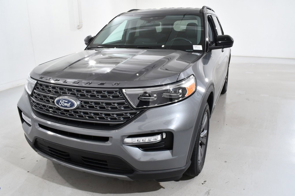 Used 2023 Ford Explorer XLT w/ Equipment Group 202A image 2