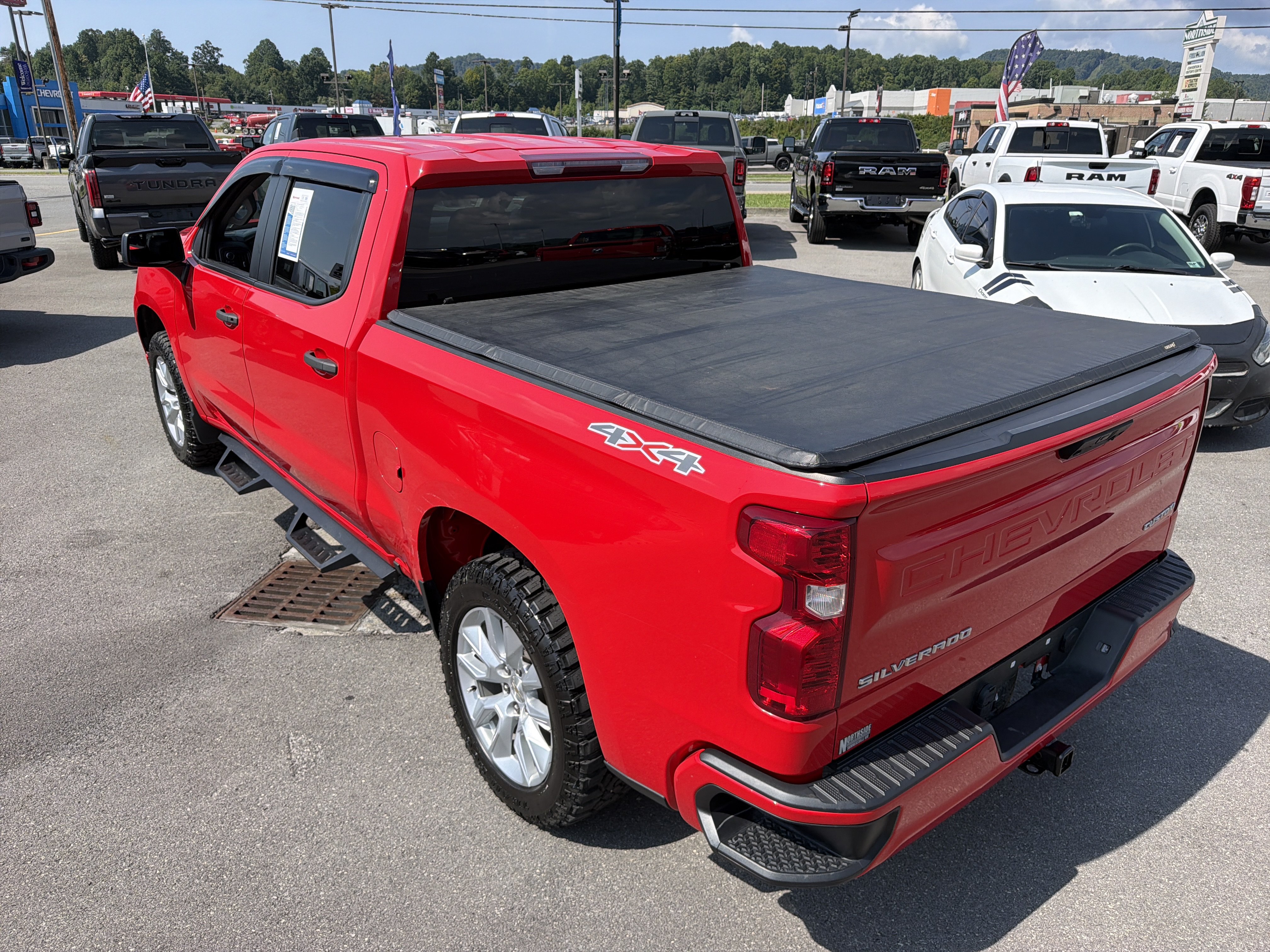 Used 2023 Chevrolet Silverado 1500 Custom AWD/4WD image 9