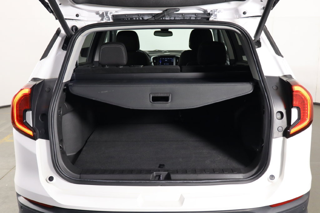 Used 2022 GMC Terrain SLE w/ Driver Convenience Package FWD image 17