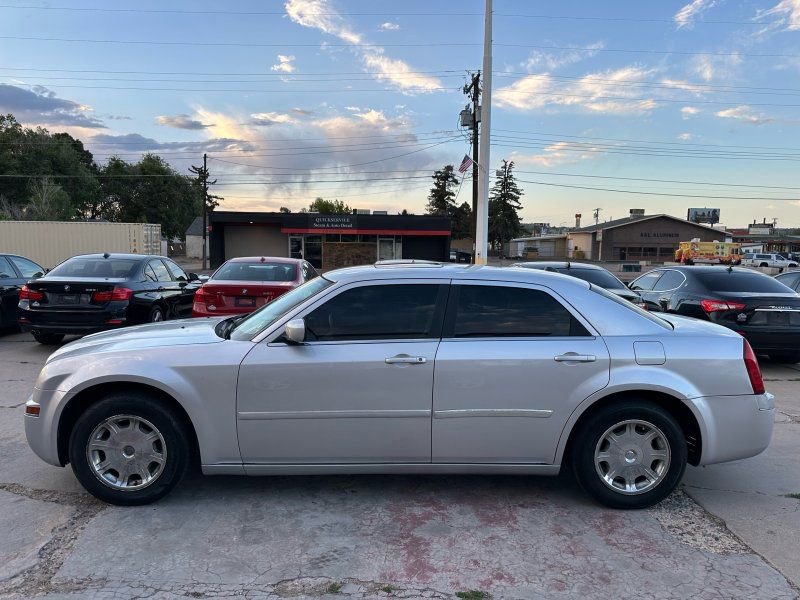 Used 2006 Chrysler 300 Touring RWD image 4