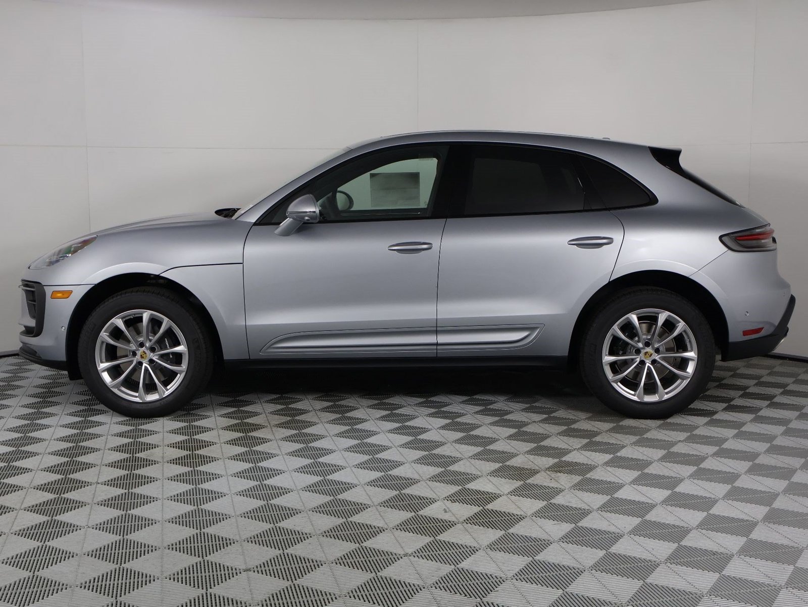 New 2026 Porsche Macan AWD/4WD image 2