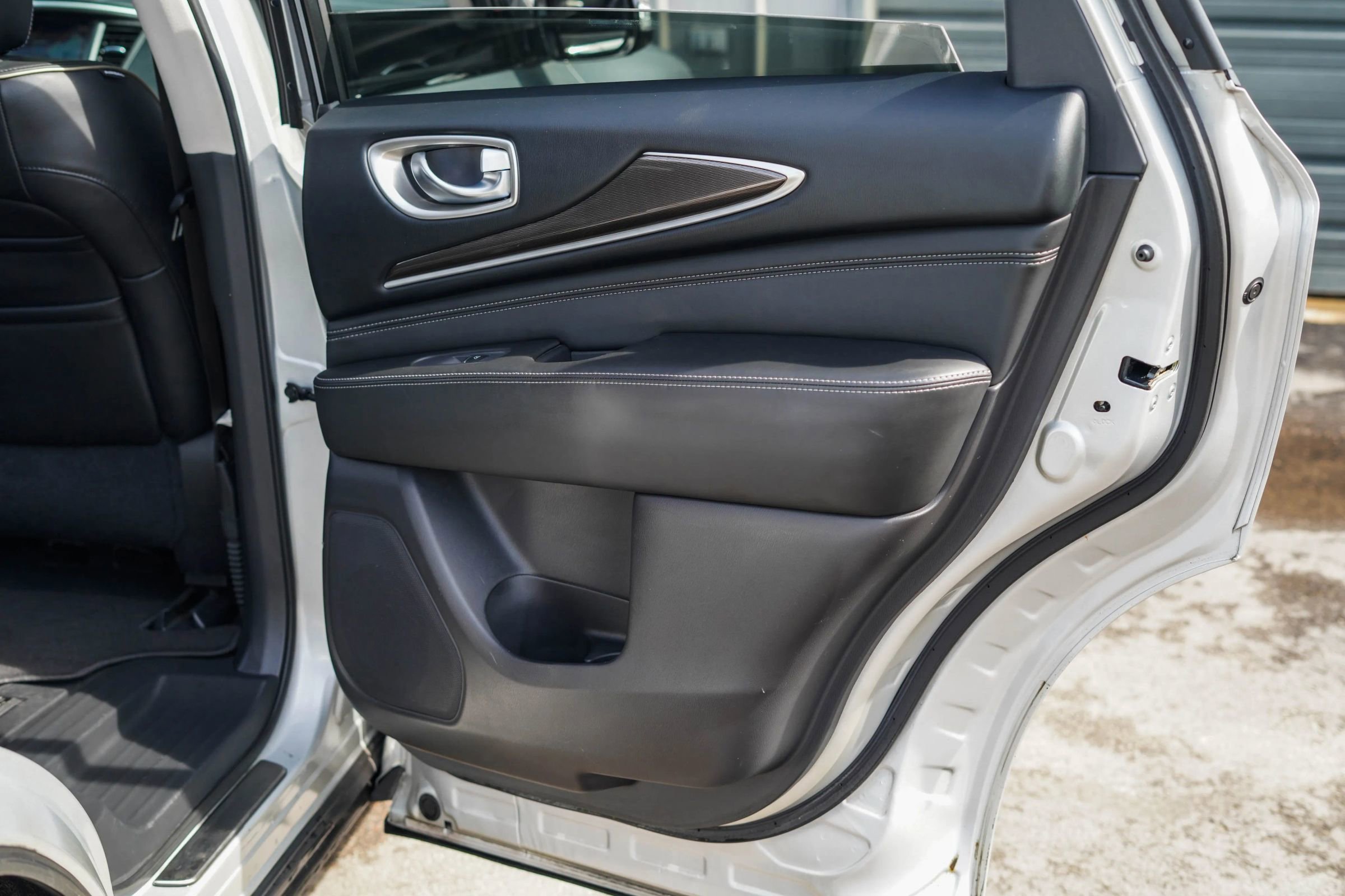 Used 2016 INFINITI QX60 AWD w/ Premium Plus Package image 32