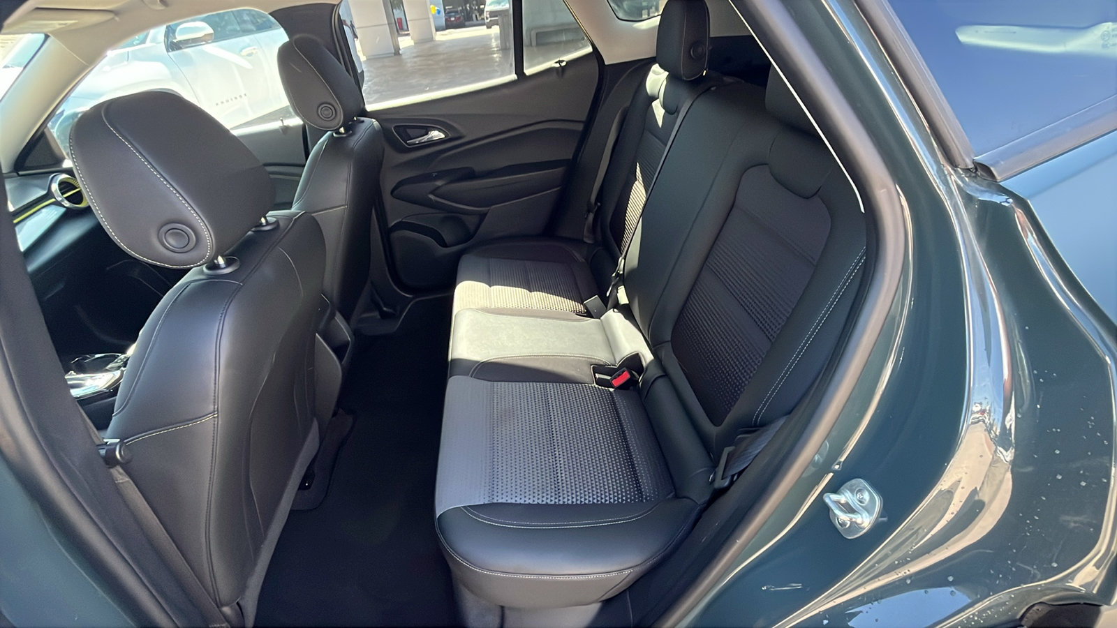 Used 2025 Chevrolet Trax LT FWD image 24
