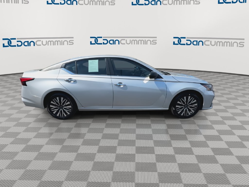 Used 2024 Nissan Altima 2.5 SV FWD image 2