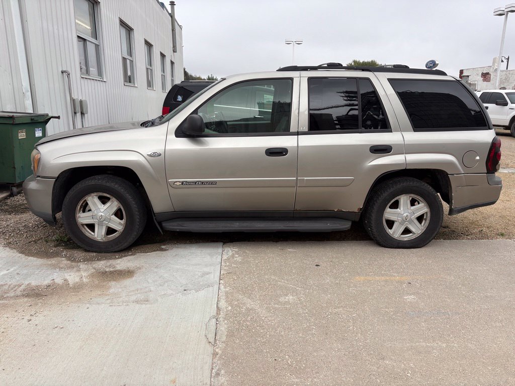 Used 2003 Chevrolet TrailBlazer LT w/ Driver Convenience Package AWD/4WD image 2