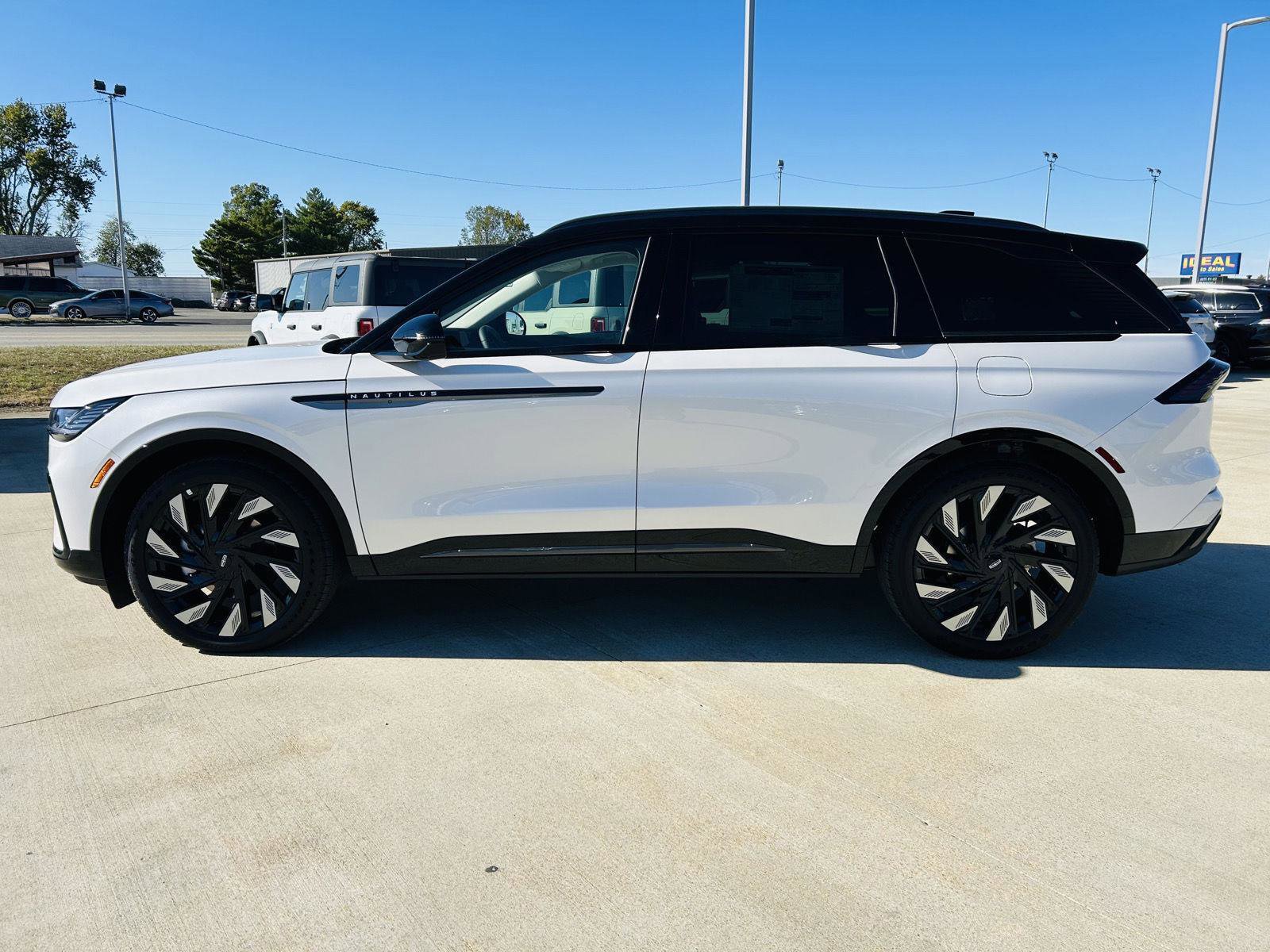 New 2026 Lincoln Nautilus Reserve w/ Jet Appearance Package image 48