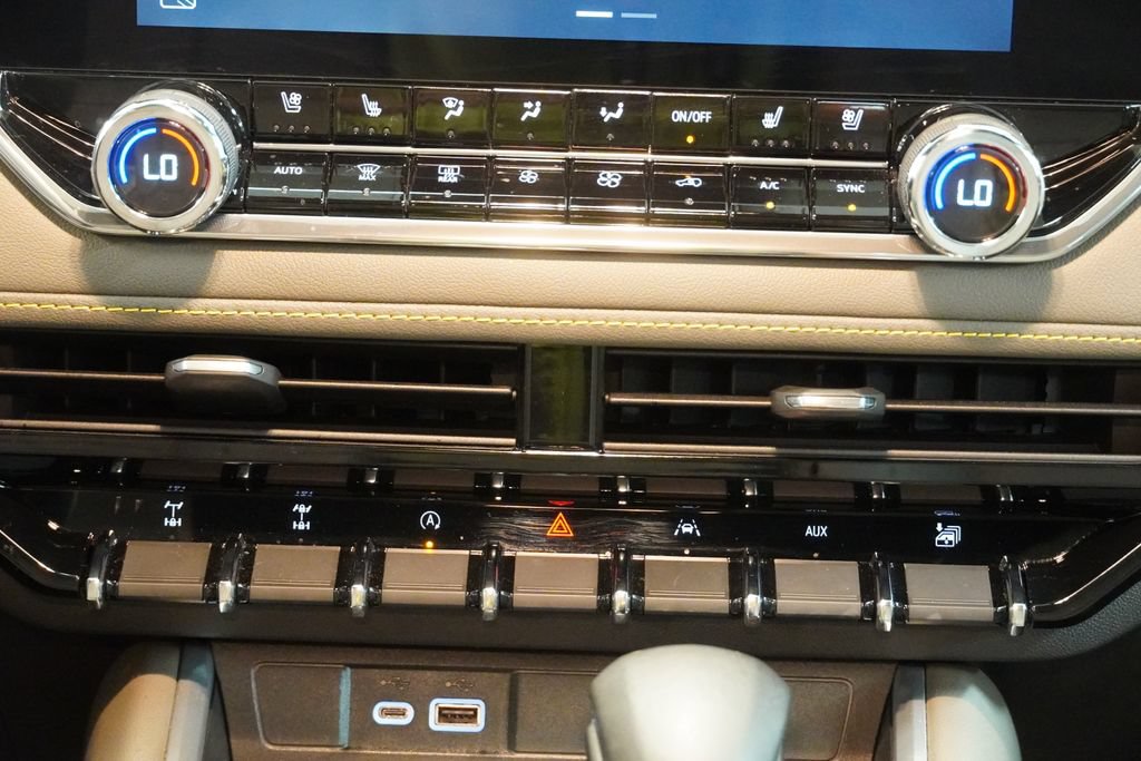 Used 2023 Chevrolet Colorado ZR2 w/ ZR2 Convenience Package III AWD/4WD image 22