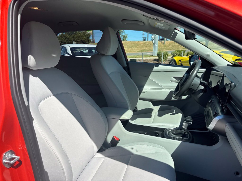 Used 2025 Hyundai Kona SEL AWD/4WD image 15