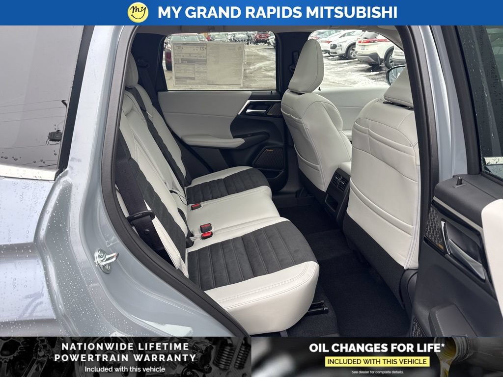New 2026 Mitsubishi Outlander SE AWD/4WD image 16