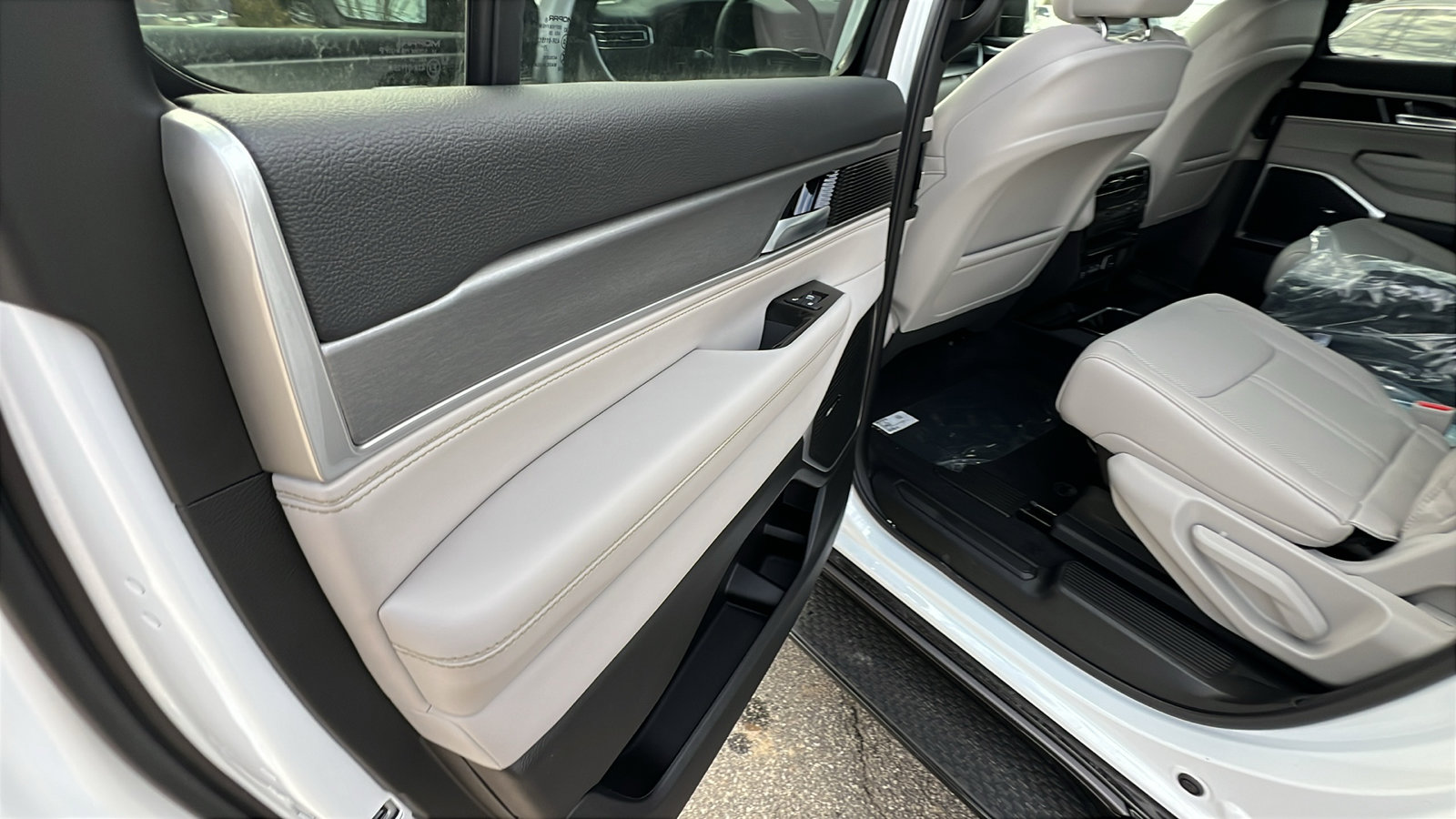 New 2026 Jeep Grand Wagoneer 2WD image 18