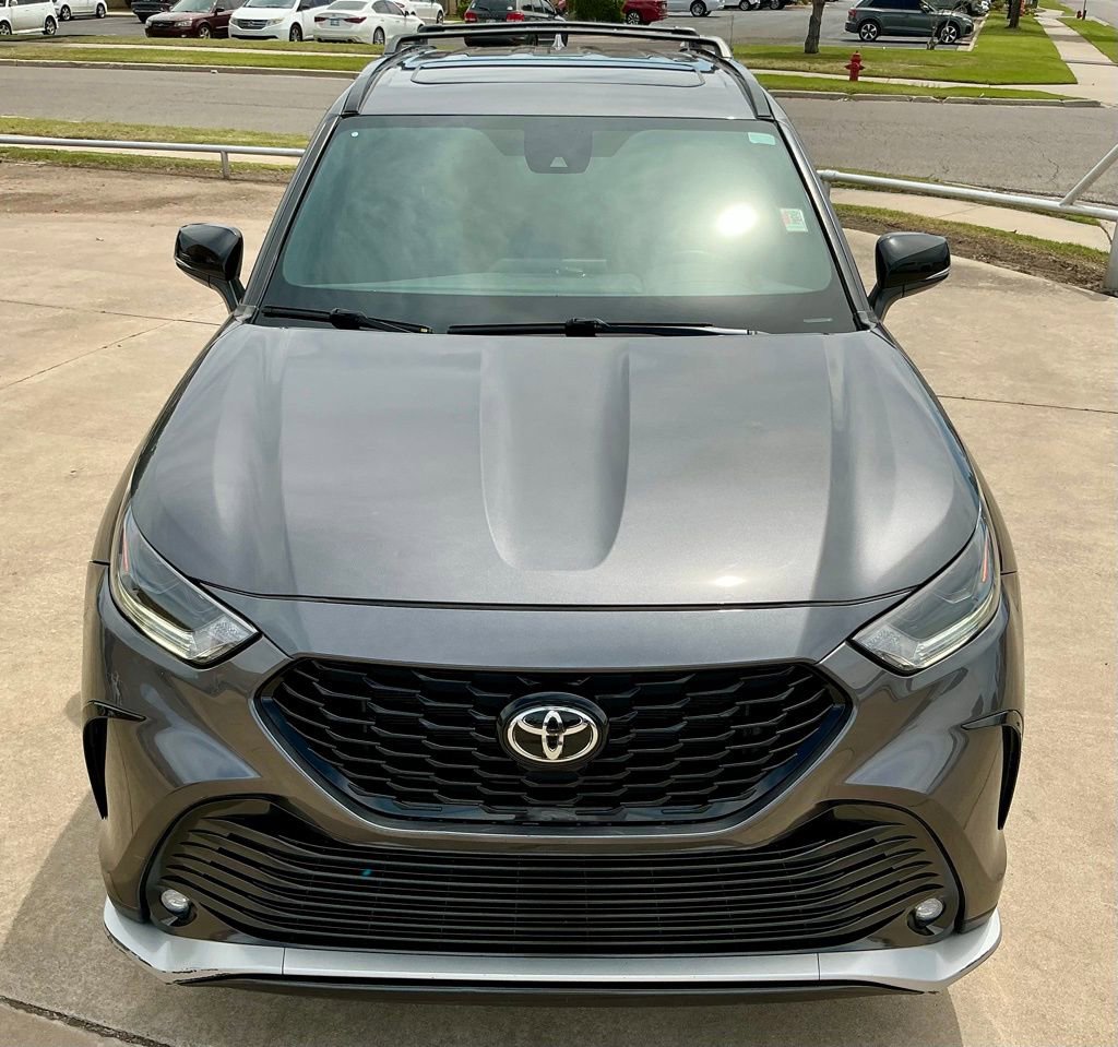 Used 2022 Toyota Highlander XSE FWD image 11