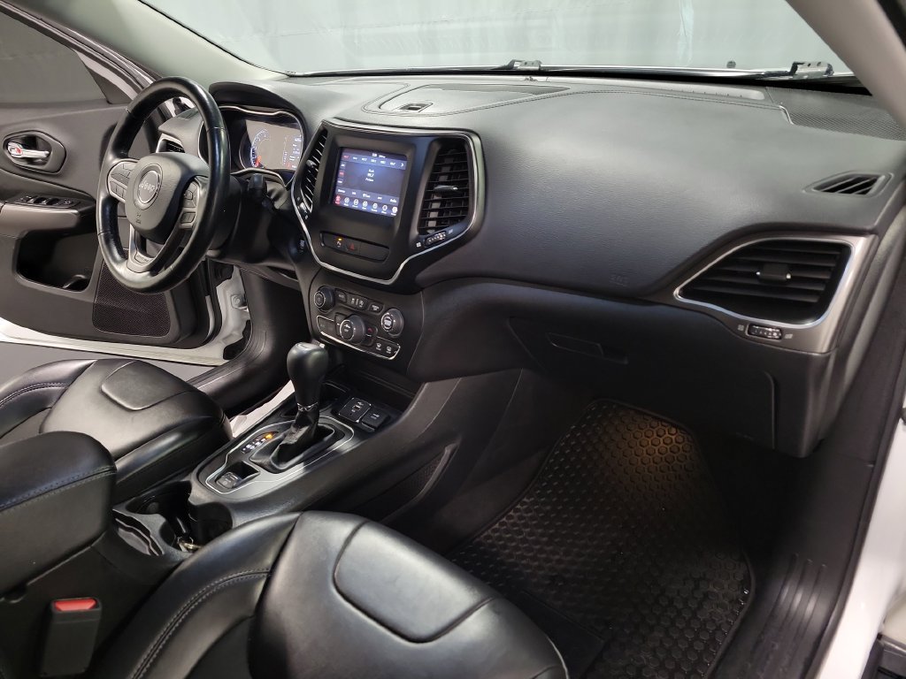 Used 2020 Jeep Cherokee Latitude Plus w/ Cold Weather Group FWD image 32