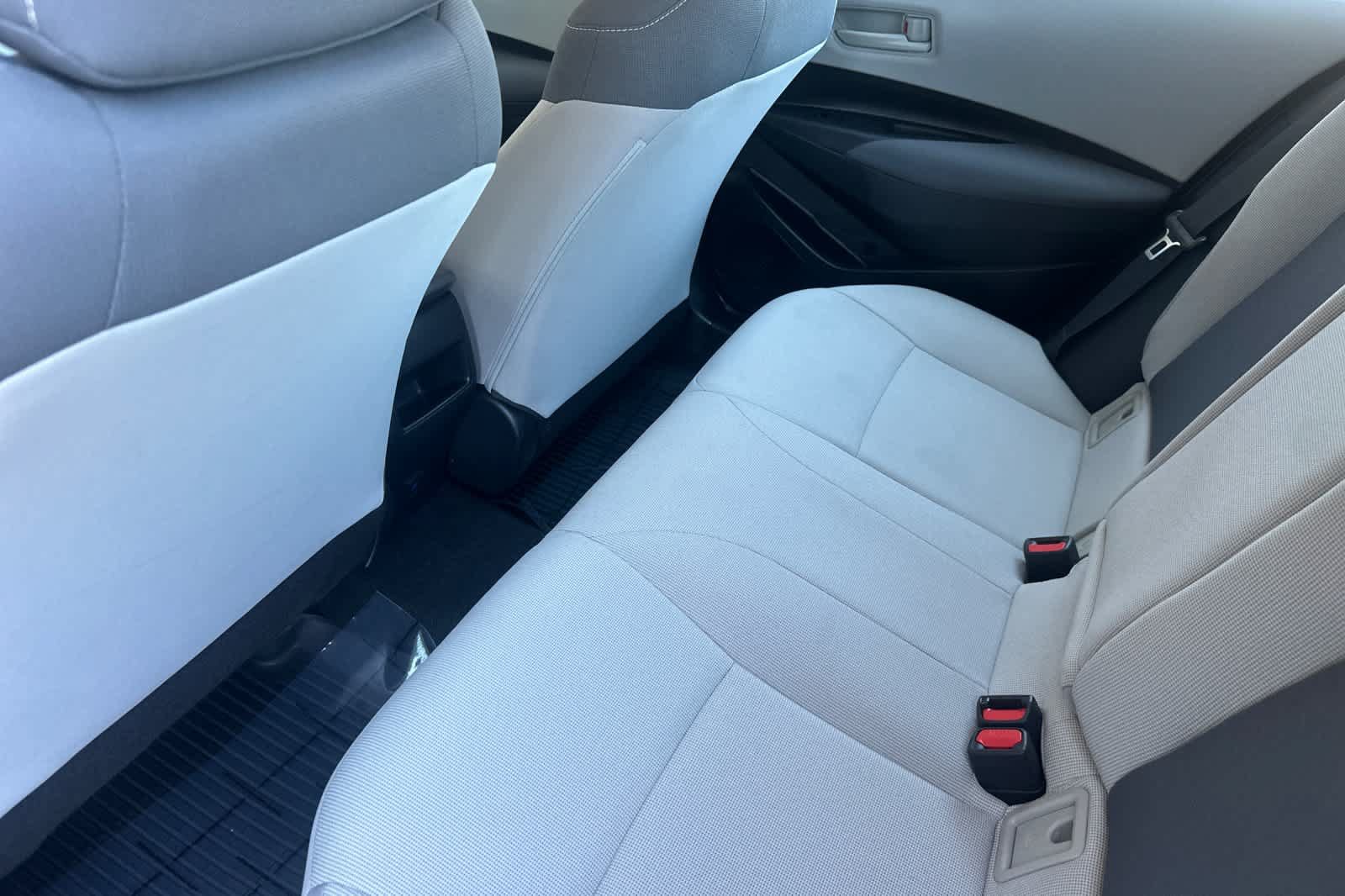 Used 2022 Toyota Corolla LE FWD image 4