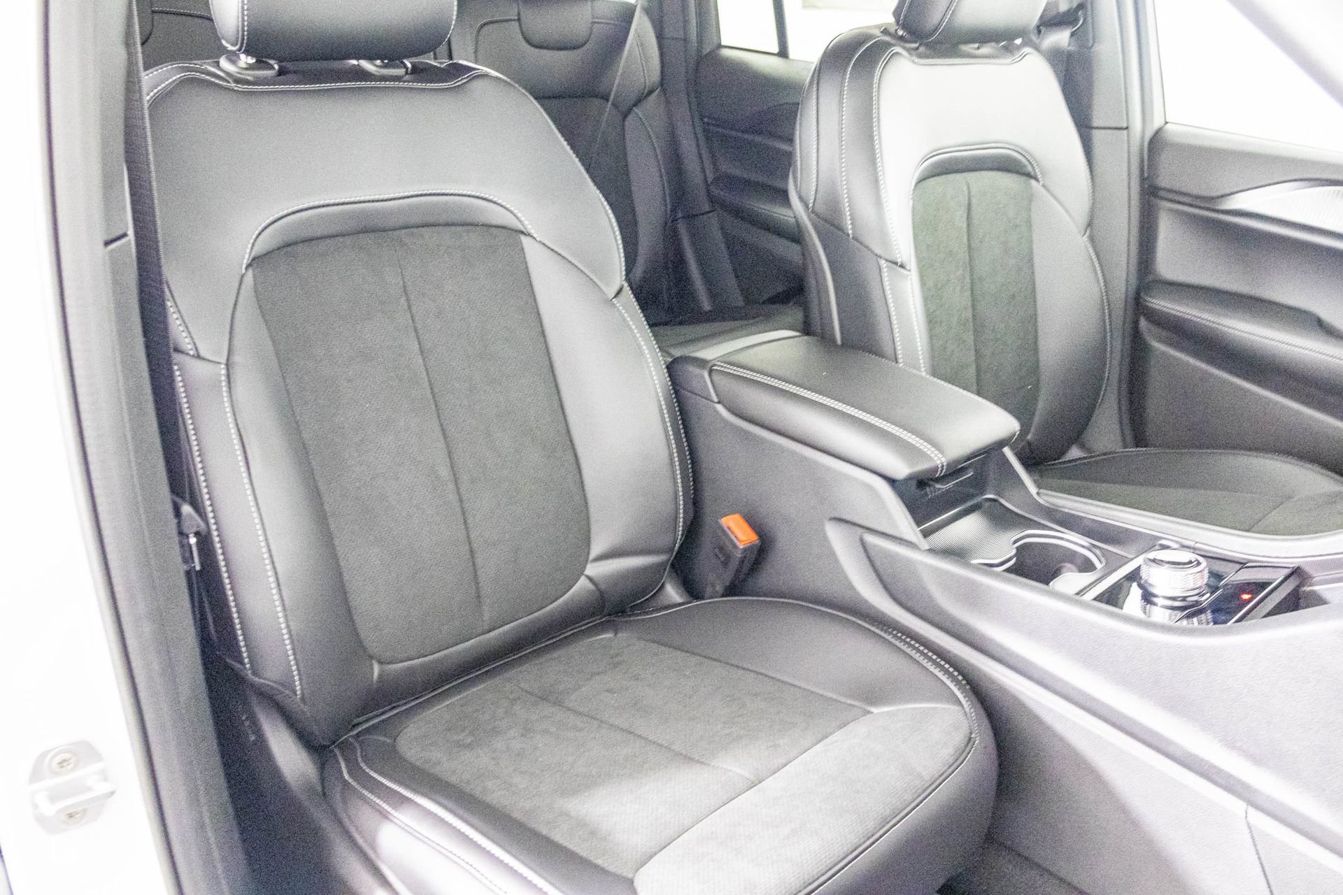 New 2025 Jeep Grand Cherokee Altitude image 37