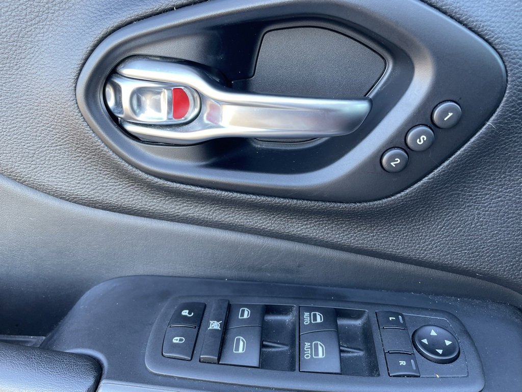 Used 2022 Jeep Cherokee Limited image 19