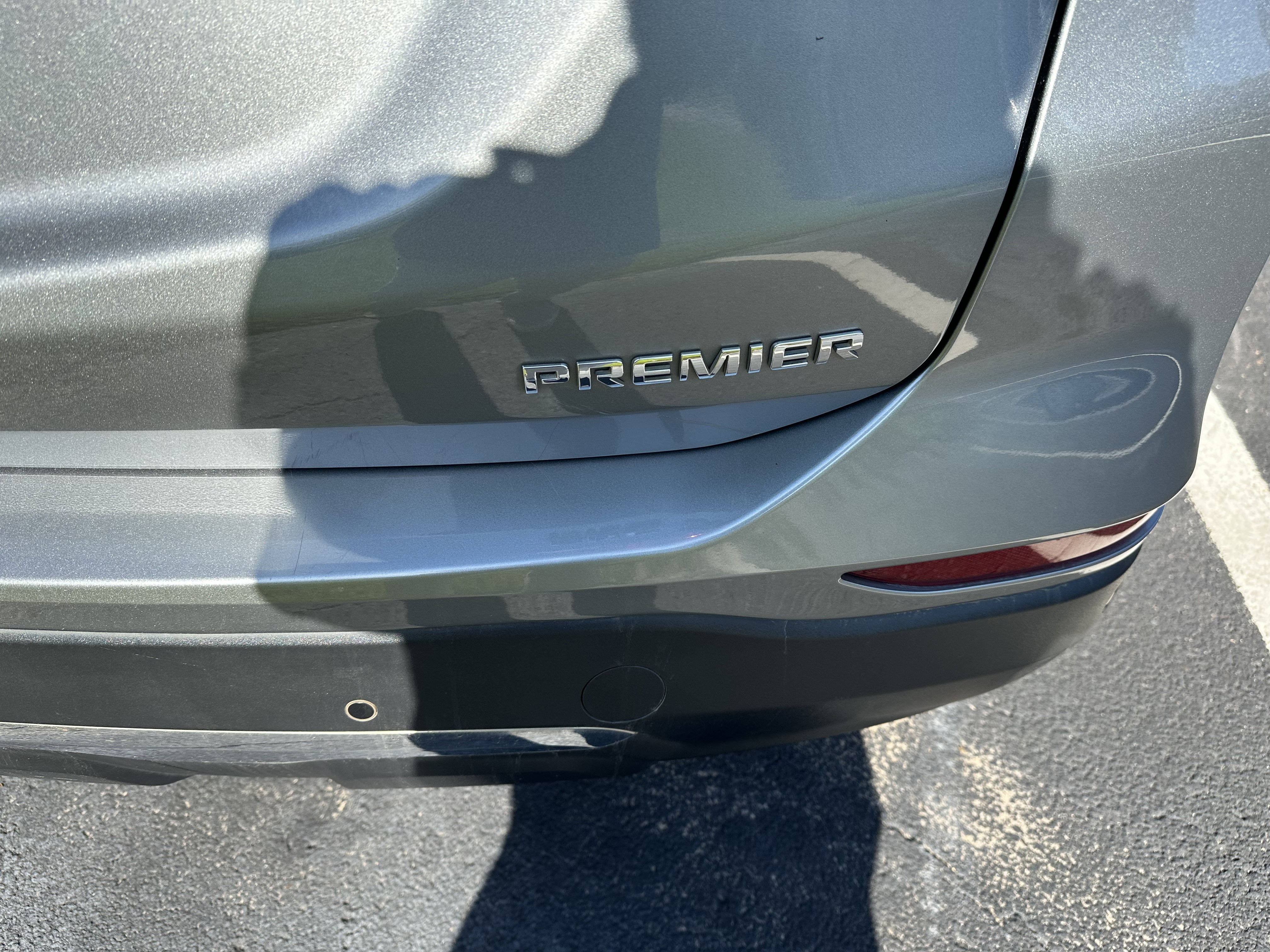 Used 2023 Chevrolet Equinox Premier FWD image 7