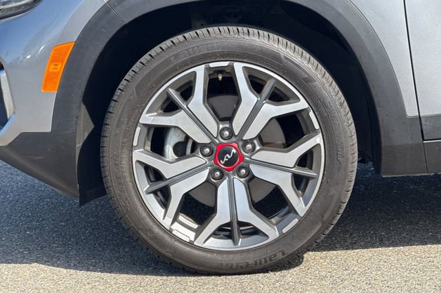 Certified 2023 Kia Seltos SX w/ SX Sunroof Package AWD/4WD image 35