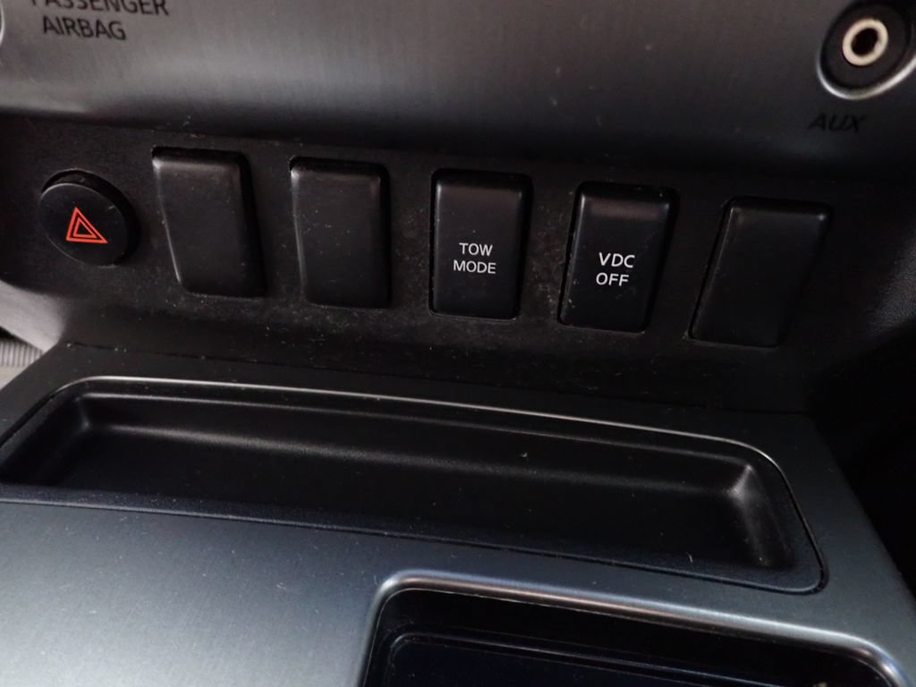 Used 2011 Nissan Titan SV w/ SV Value Truck Pkg AWD/4WD image 4