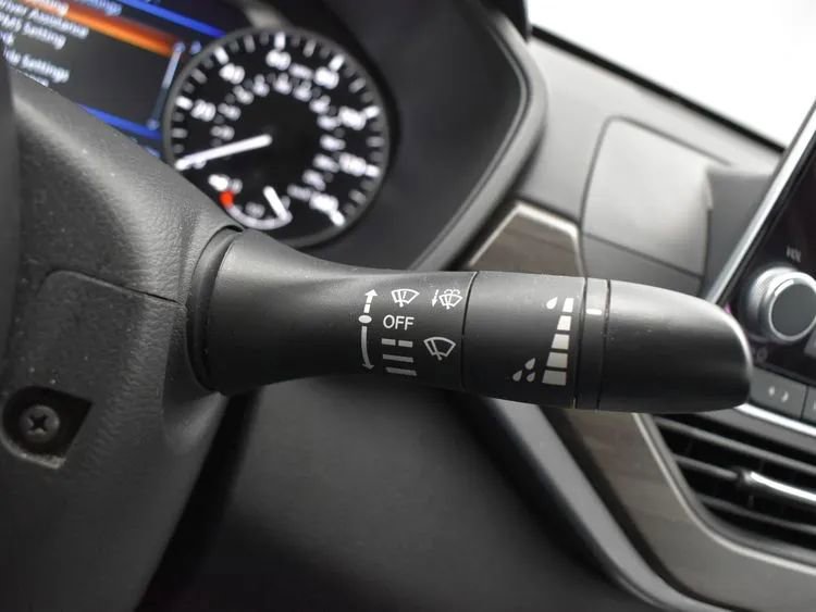 Used 2025 Nissan Altima 2.5 SV image 25