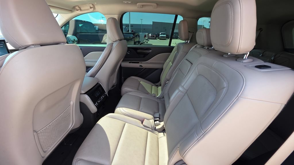 Used 2021 Lincoln Aviator Reserve AWD/4WD image 13