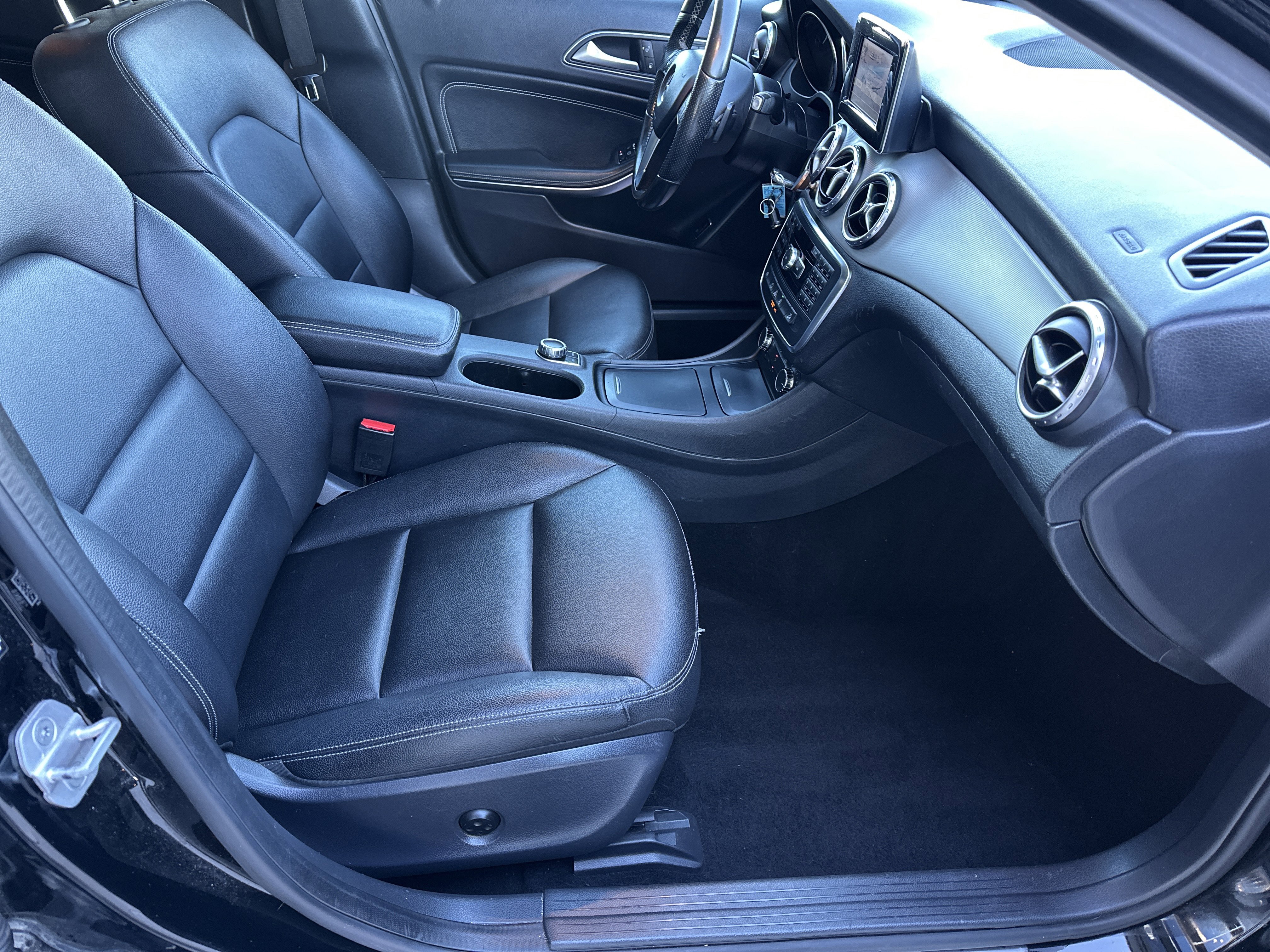 Used 2015 Mercedes-Benz GLA 250 4MATIC image 33