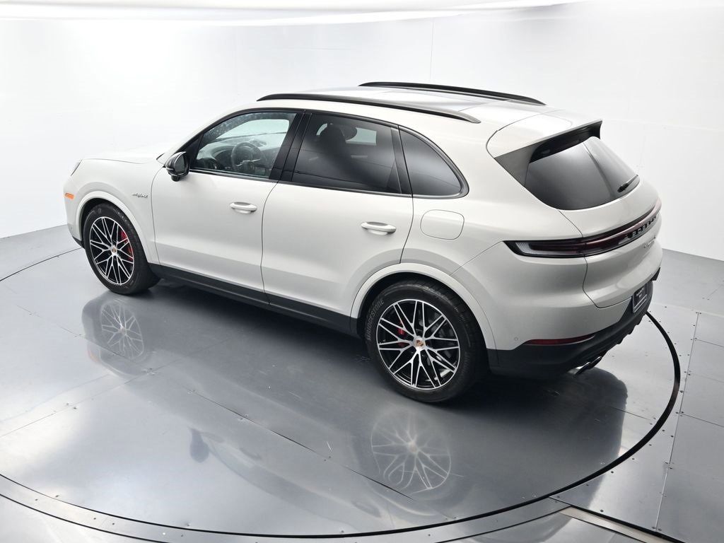 Used 2025 Porsche Cayenne S image 38