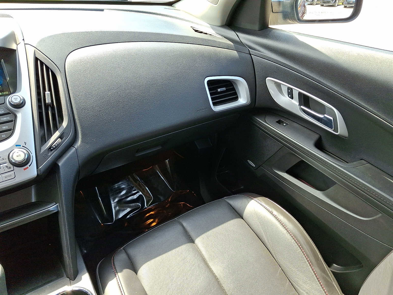 Used 2016 Chevrolet Equinox LTZ w/ Enhanced Convenience Package image 20