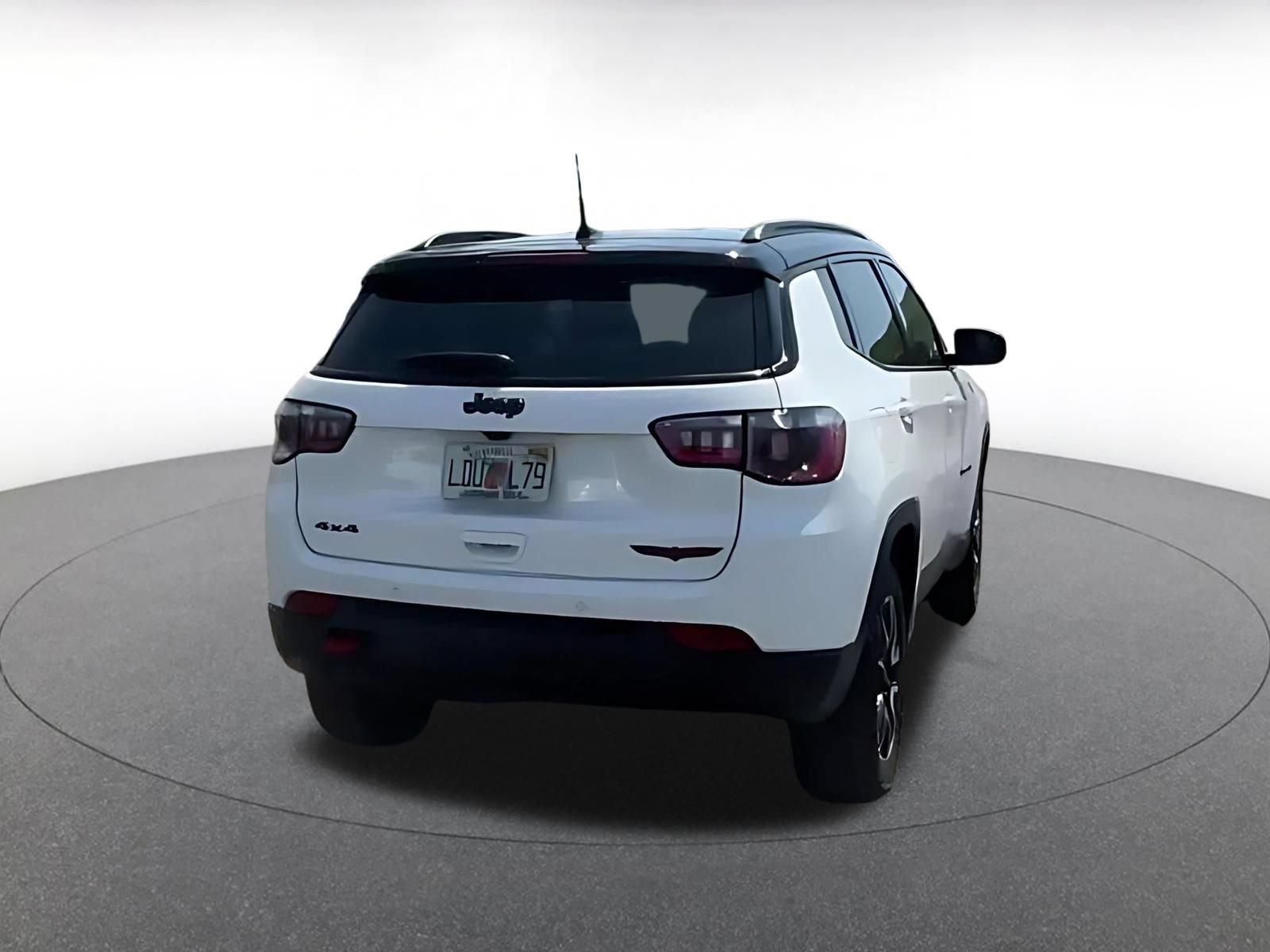 Used 2025 Jeep Compass Trailhawk AWD/4WD image 12