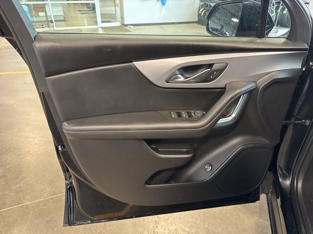 Used 2025 Chevrolet Blazer LT w/ Convenience Package AWD/4WD image 24