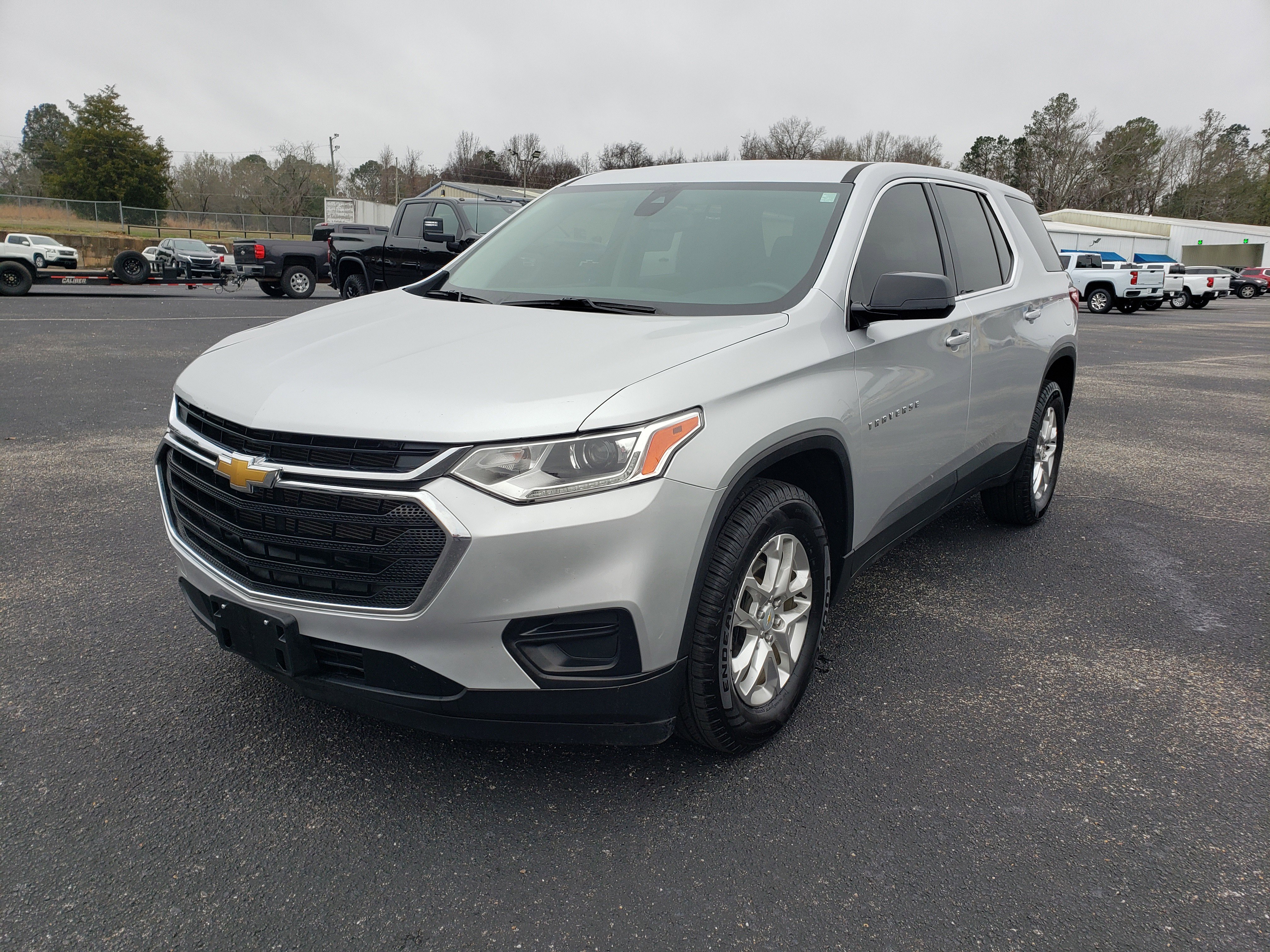 Used 2020 Chevrolet Traverse LS image 2