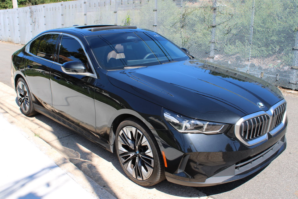 Used 2024 BMW 530i xDrive w/ Convenience Package AWD/4WD image 4