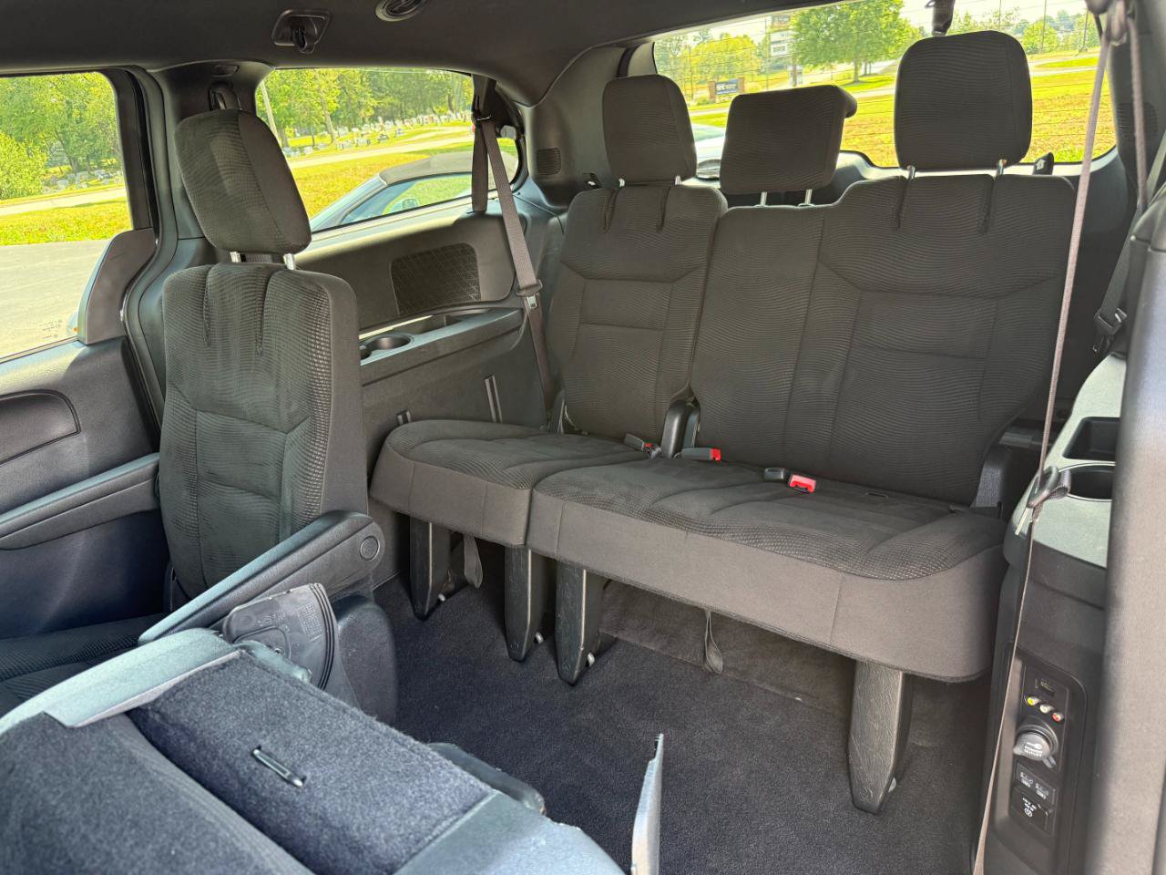 Used 2020 Dodge Grand Caravan SE FWD image 18