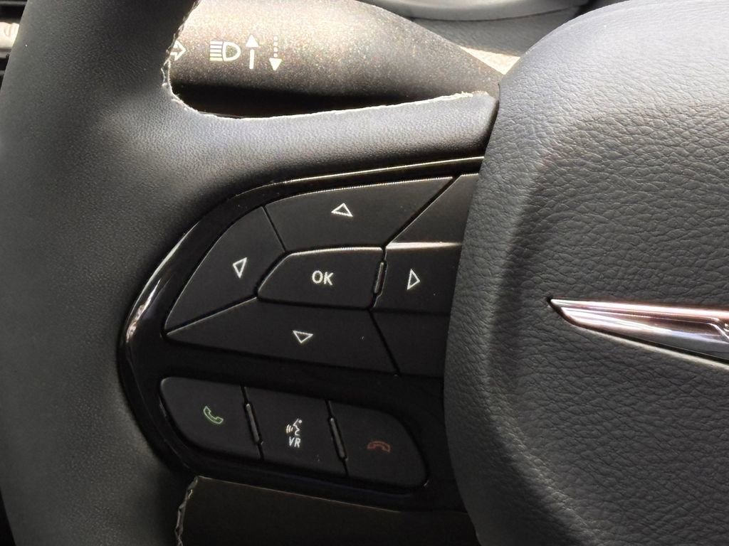 New 2025 Chrysler Pacifica Limited w/ Uconnect Theater Family Group image 11