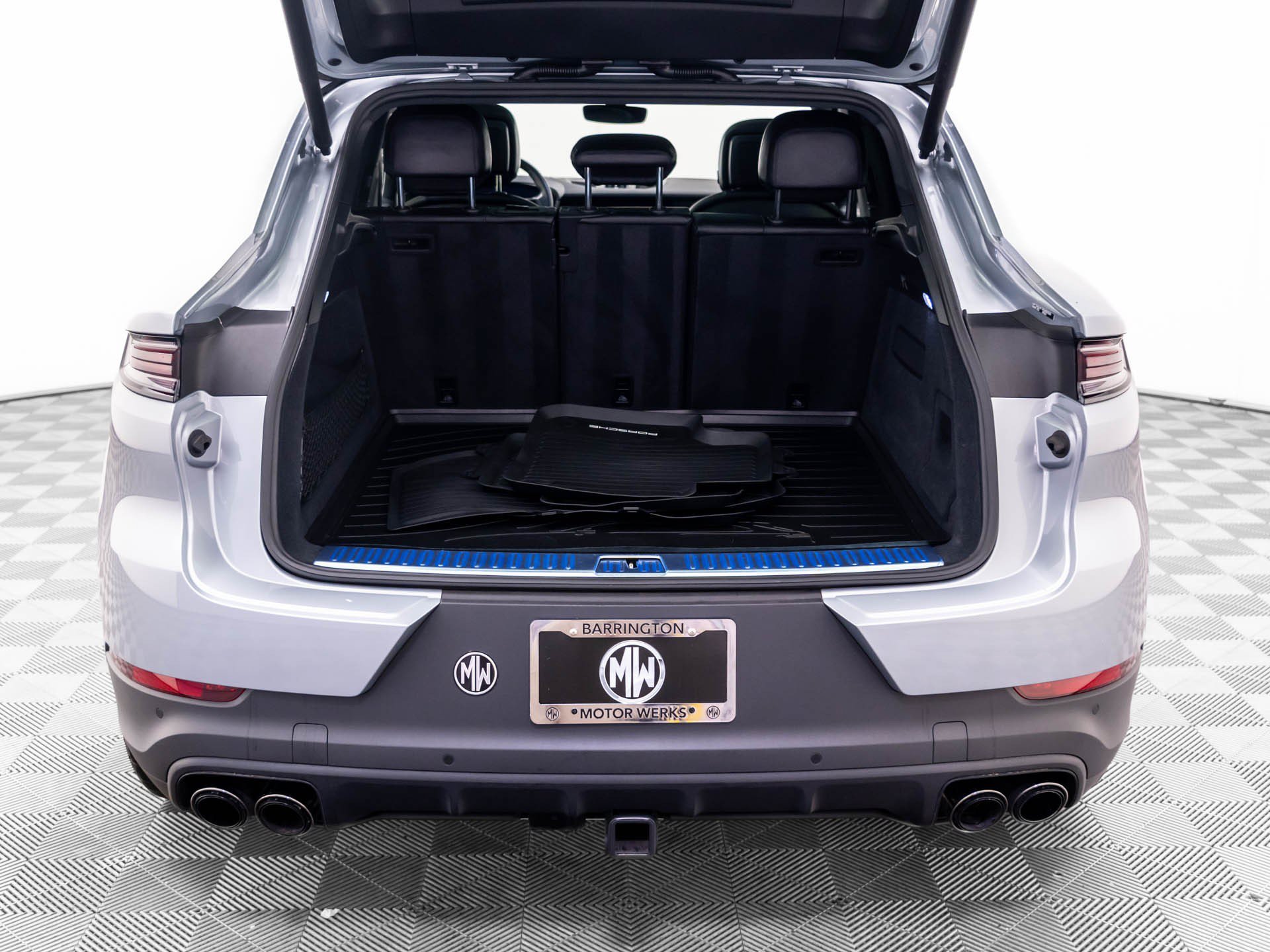 Certified 2024 Porsche Cayenne Coupe AWD/4WD image 32