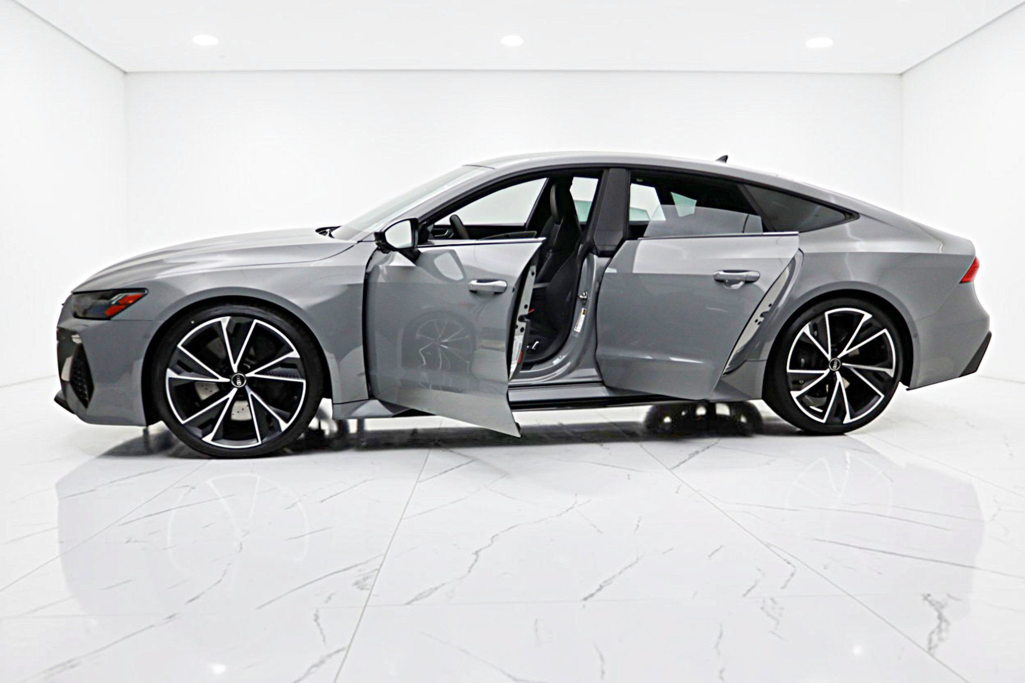 Used 2022 Audi RS 7 Sportback AWD/4WD image 4