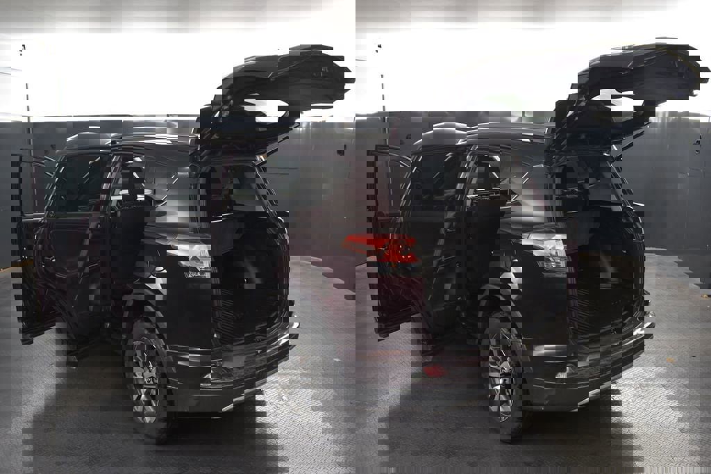 Used 2018 Toyota RAV4 XLE image 40