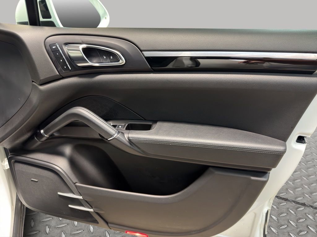 Used 2018 Porsche Cayenne S image 22